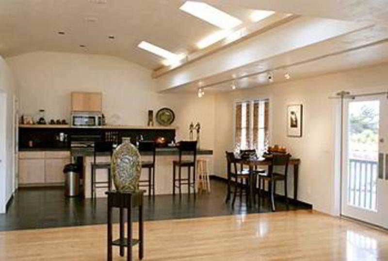 Anton Inn Pacific Grove Interior photo